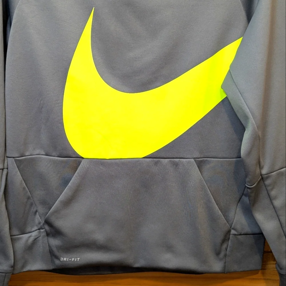 Nike Therma Dri Fit Boys XL Gray Hoodie Sweatshirt Neon Green Outdoor Athletic